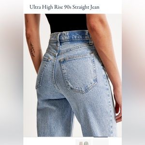 Abercrombie ultra high rise 90s 8L light wash jeans!